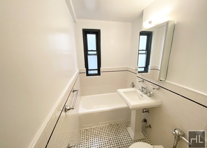 East 56 Street - Photo 1
