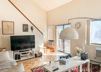 Eliot Avenue - Photo 1