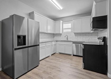 525-527 E Ball Street - Photo 1