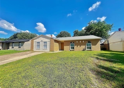 1410 Independence Trail - Photo 1