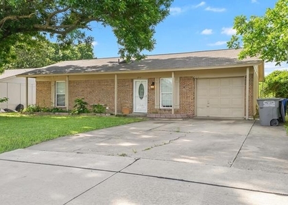 304 E Stone Road - Photo 1
