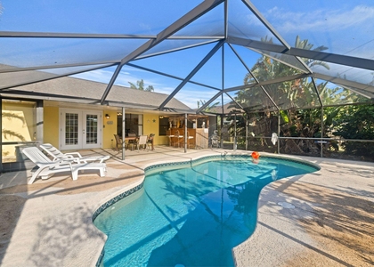 2542 Sw Kensington Street - Photo 1