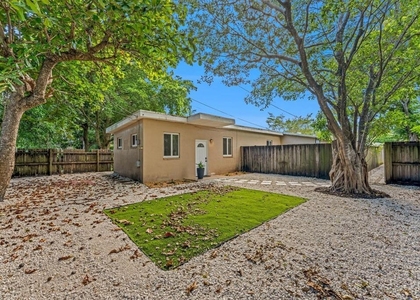 1340 Ne 1st Avenue - Photo 1