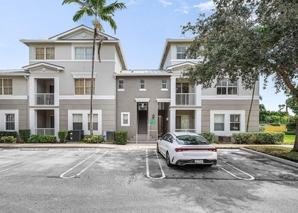 1008 Sw Shoma Drive - Photo 1