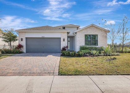 6007 Se Skyblue Circle - Photo 1