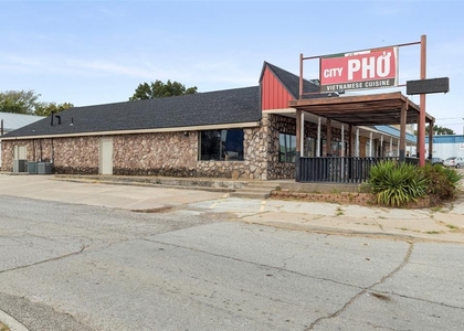 327 S Green Avenue - Photo 1