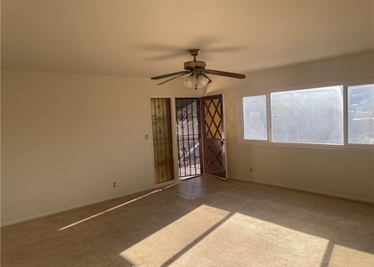 1028 W 8th Street - Photo 1
