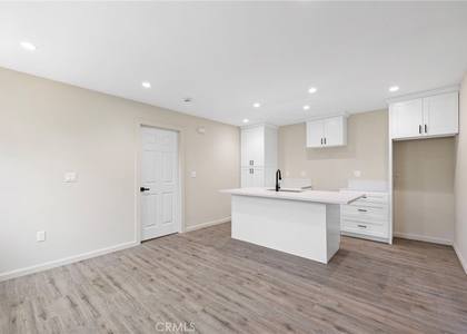 541 N Barbara - Photo 1