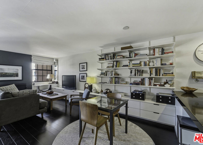 740 N Kings Road - Photo 1