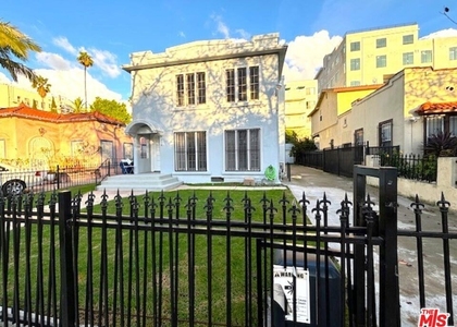734 S Gramercy Place - Photo 1