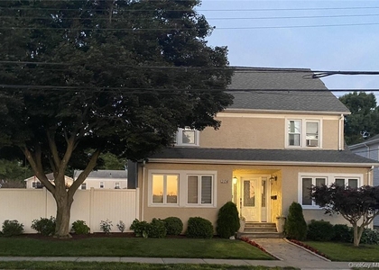 204 Lakeview Avenue - Photo 1