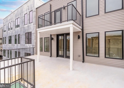 2002 Frankford Ave - Photo 1