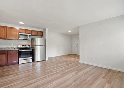 808 Chesapeake Street Se - Photo 1