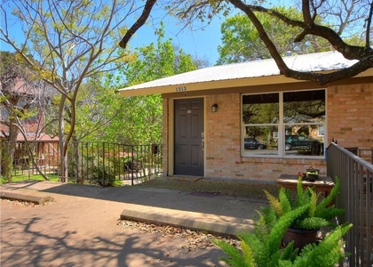 1513 Travis Heights Blvd - Photo 1