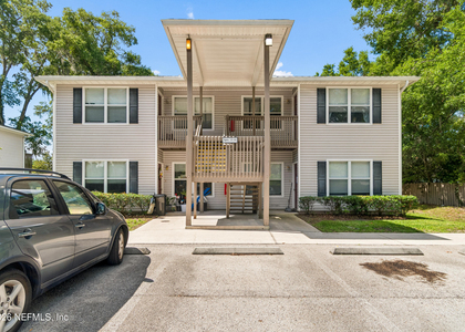 702 Meadowbrook Drive - Photo 1