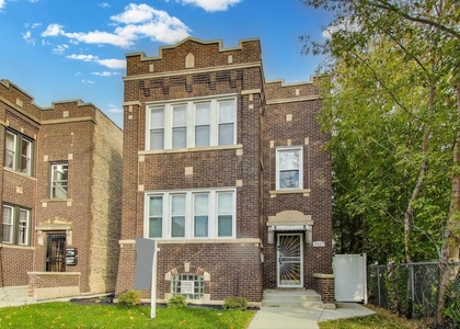 1337 S Austin Boulevard - Photo 1