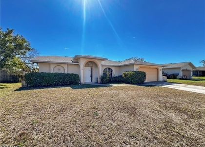 208 Se 17th Street - Photo 1