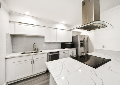 3131 Cummins Street - Photo 1