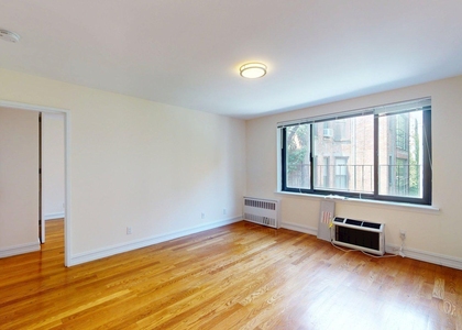 1661 York avenue  - Photo 1