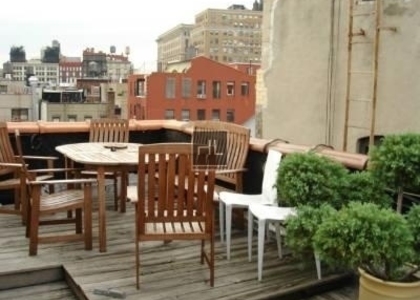 Mott Street - Photo 1