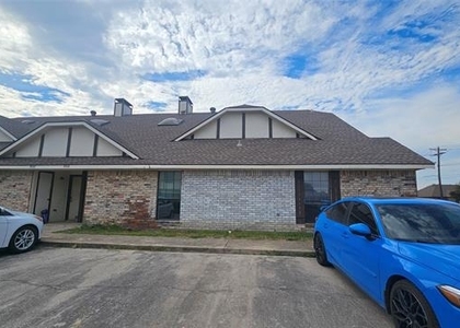 3028 N Bell Avenue - Photo 1