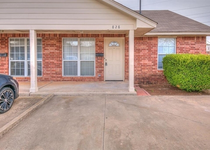 824 Russell Circle - Photo 1