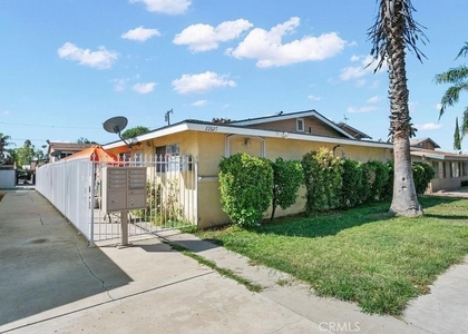 22827 Bay Avenue - Photo 1
