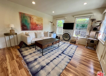 943 Indiana Avenue - Photo 1