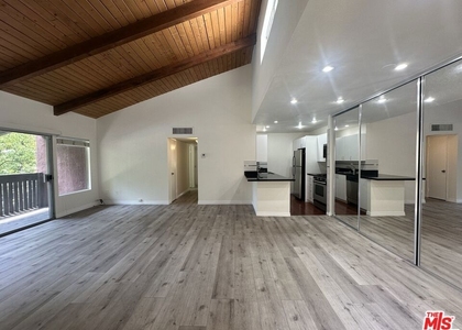 18350 Hatteras Street - Photo 1