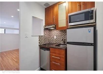 230 E 52nd St - Photo 1