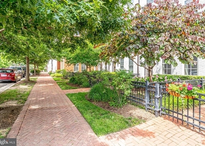 1023 N Royal Street - Photo 1