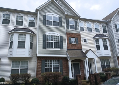421 Madison Avenue - Photo 1