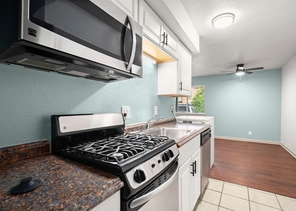1010 W 23rd St - Photo 1