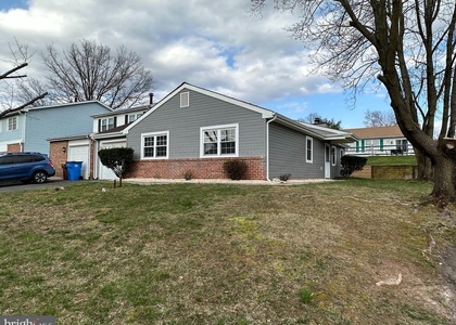319 Canterbury Court - Photo 1