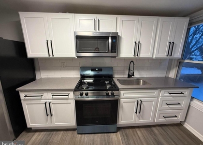 212 Warren Street - Photo 1