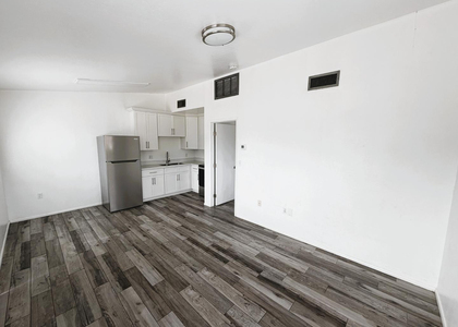 290 N Hamilton Street - Photo 1