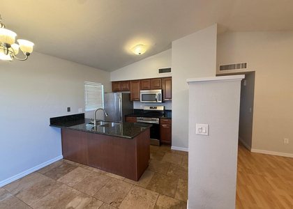 2527 S Maple Avenue - Photo 1
