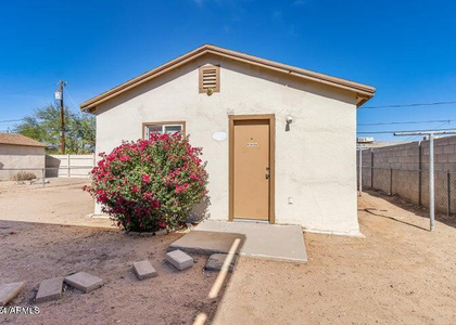 412 W 9th Street - Photo 1