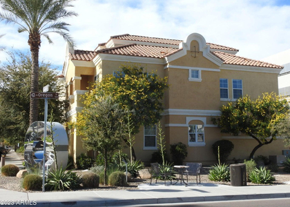 121 N California Street - Photo 1