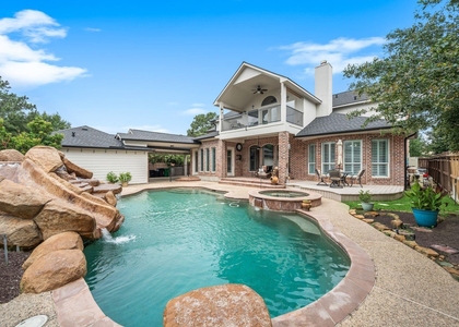 390 Wedgewood Drive - Photo 1