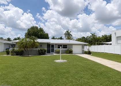 912 Dolphin Drive - Photo 1