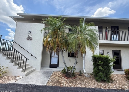 642 Se 13th Place - Photo 1