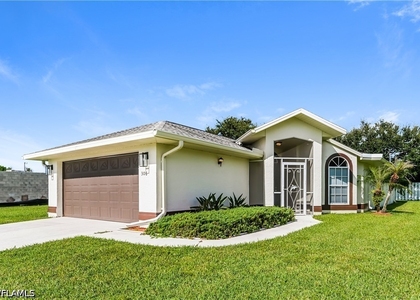 306 Ne 17th Place - Photo 1