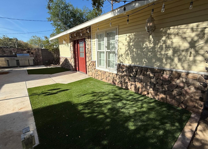 1422 E Edgemont Avenue - Photo 1