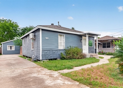 6715 Victoria Street - Photo 1