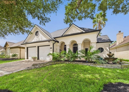 203 Las Brisas Street - Photo 1