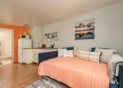 830 E Maryland Avenue - Photo 1