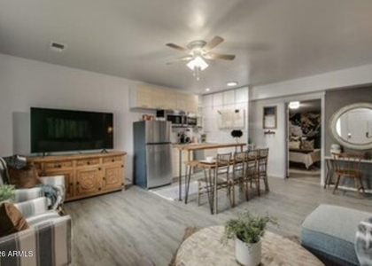 830 E Maryland Avenue - Photo 1