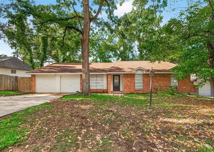 3318 Kentwood Drive - Photo 1