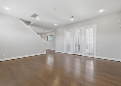 2403 Everett Street - Photo 1